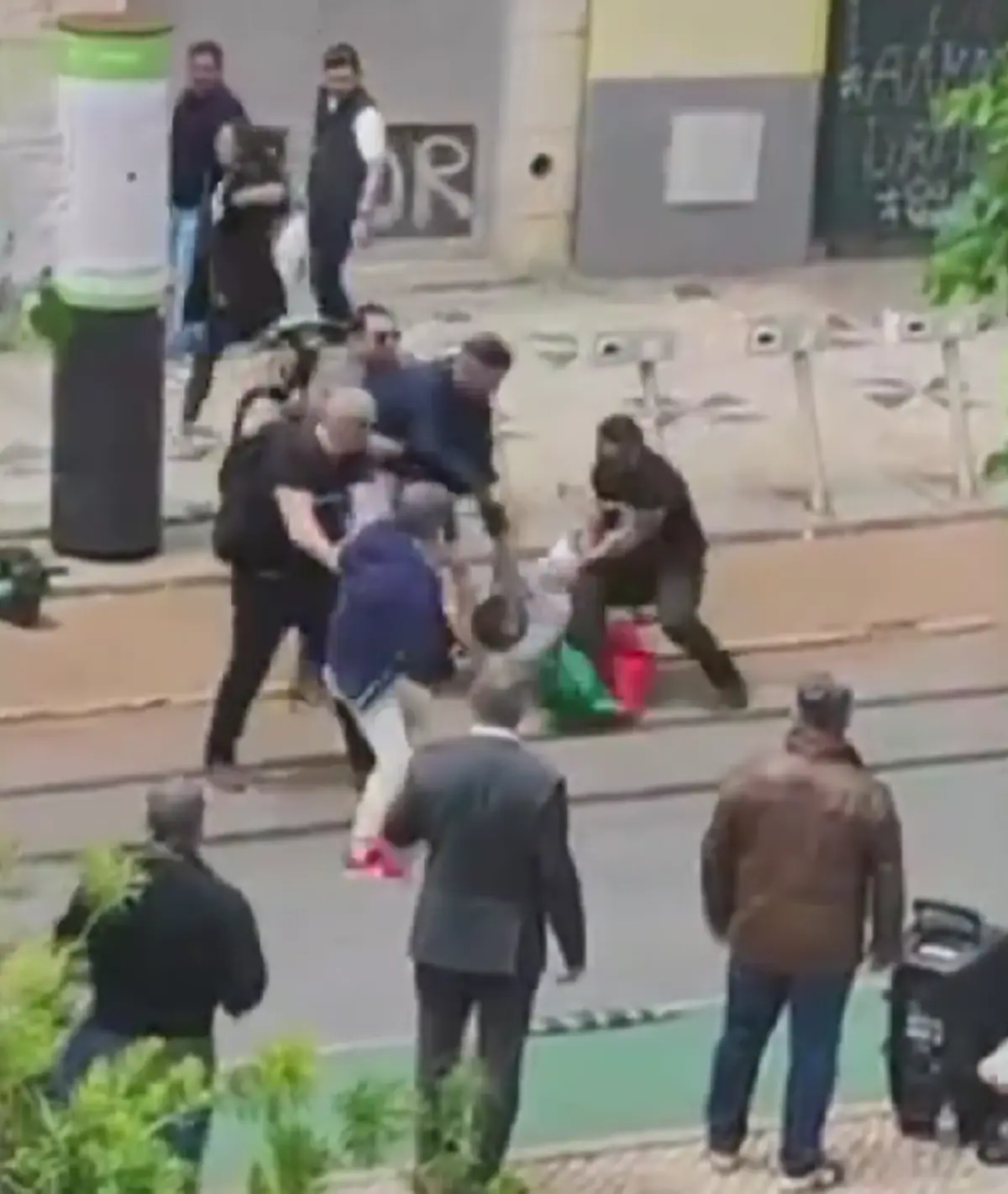 Confrontos decorreram na via pública, em frente à sede do BE