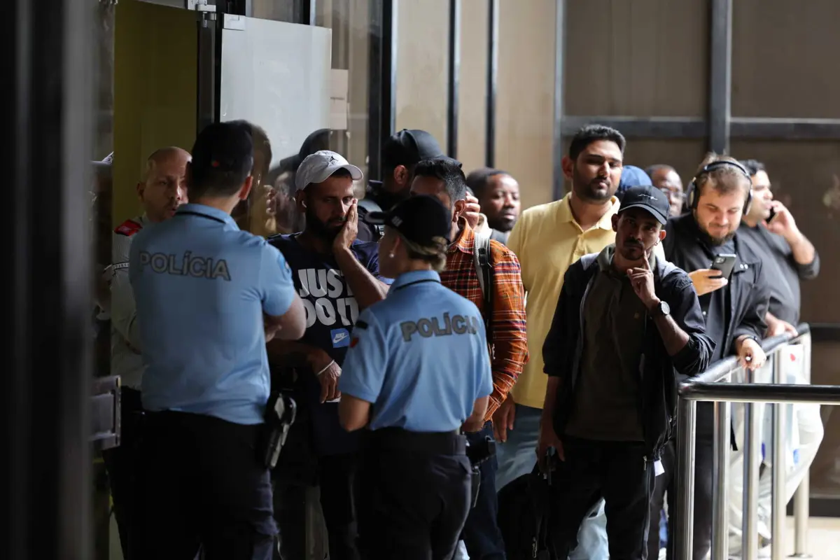 Ministro Leitão Amaro defende estratégia que atraia quadros qualificados