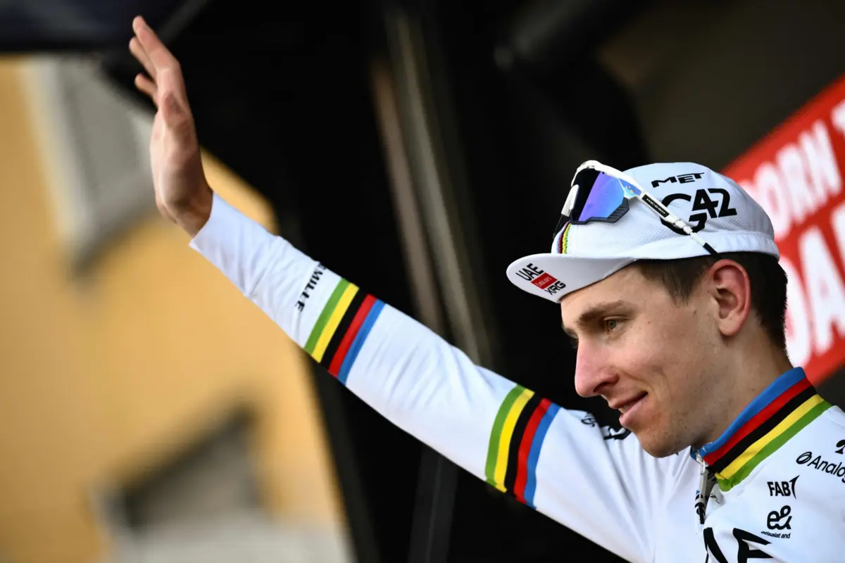 Pogacar arrancou 36 quilómetros da meta estabelecida em Bérgamo