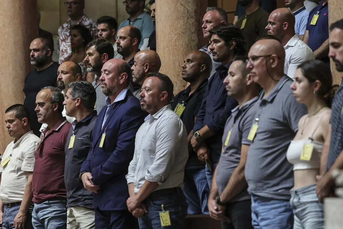 Polícias durante o debate em que se debateu o regime de atribuição do suplemento de missão à PSP, GNR e Guarda Prisional