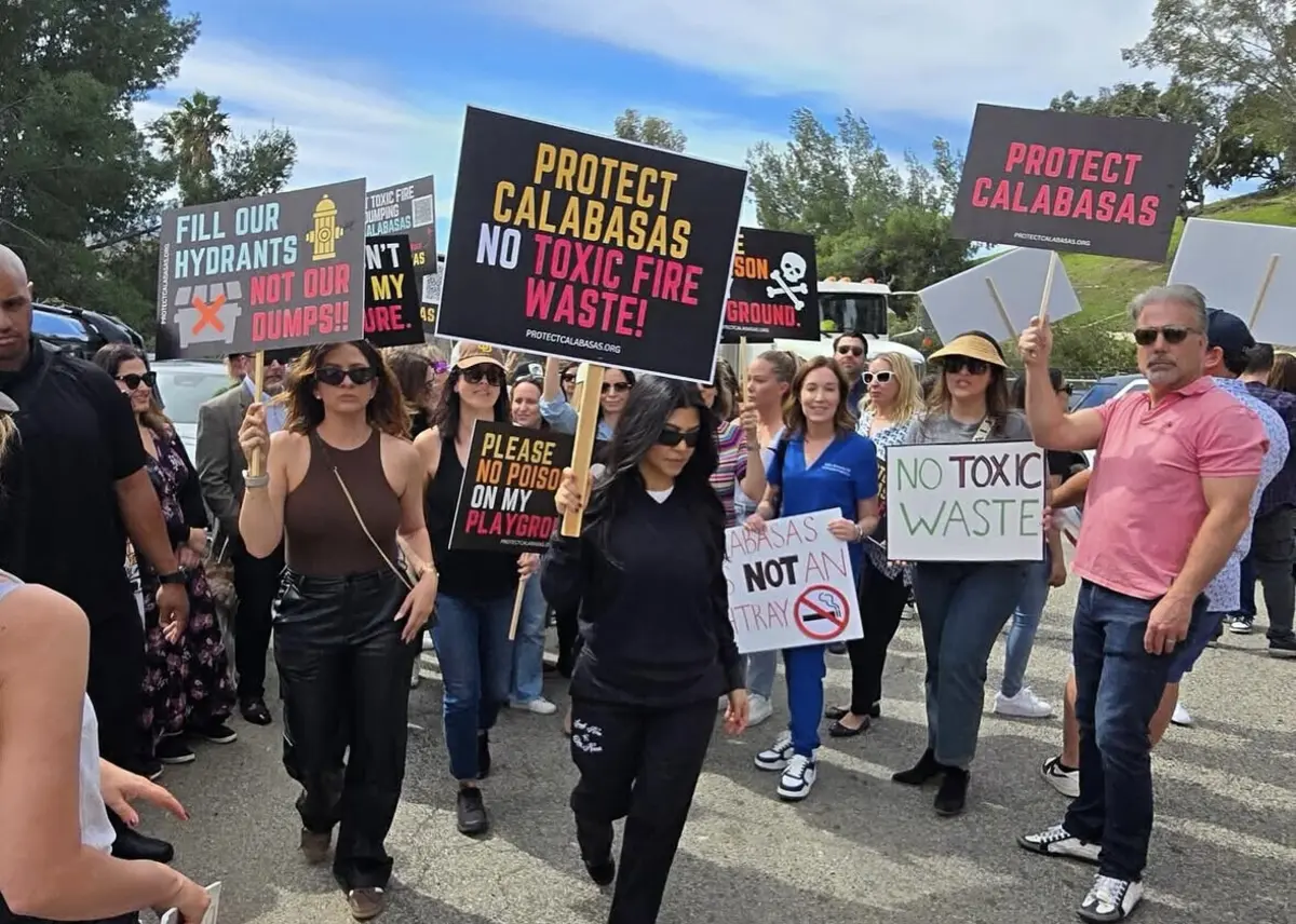 Imagem de contexto do artigo Kourtney Kardashian protesta contra aterro sanitário em Calabasas