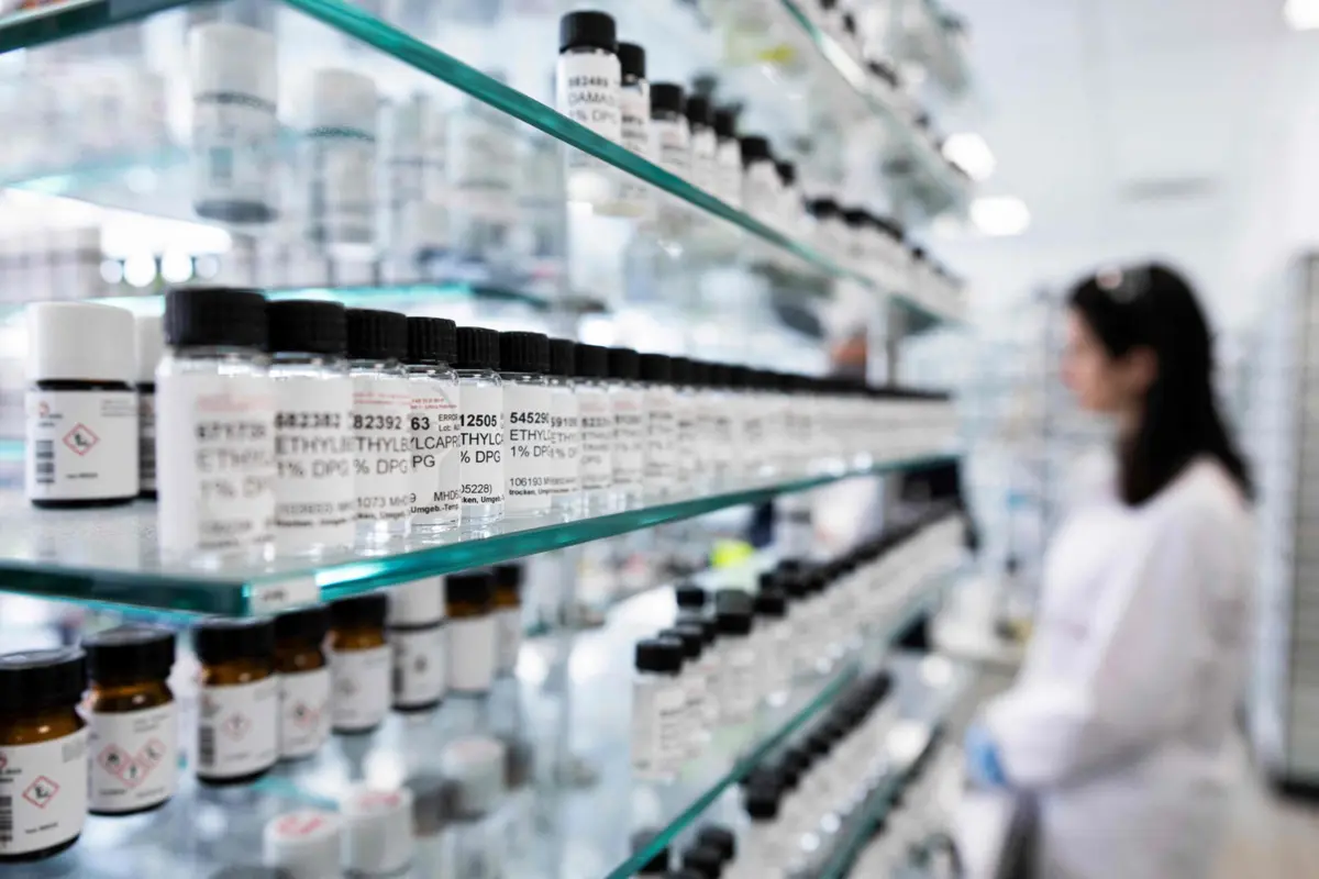 O cheiro de um amaciador de roupa pode ser constituído por 80 compostos, muito mais do que um perfume de qualidade superior