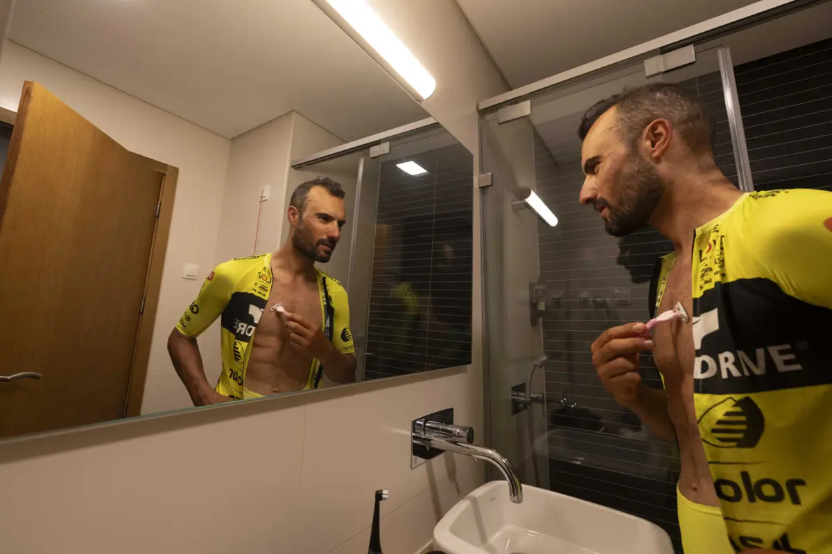 Luís Mendonça prefere usar lâmina, num ritual que mantém há vários anos