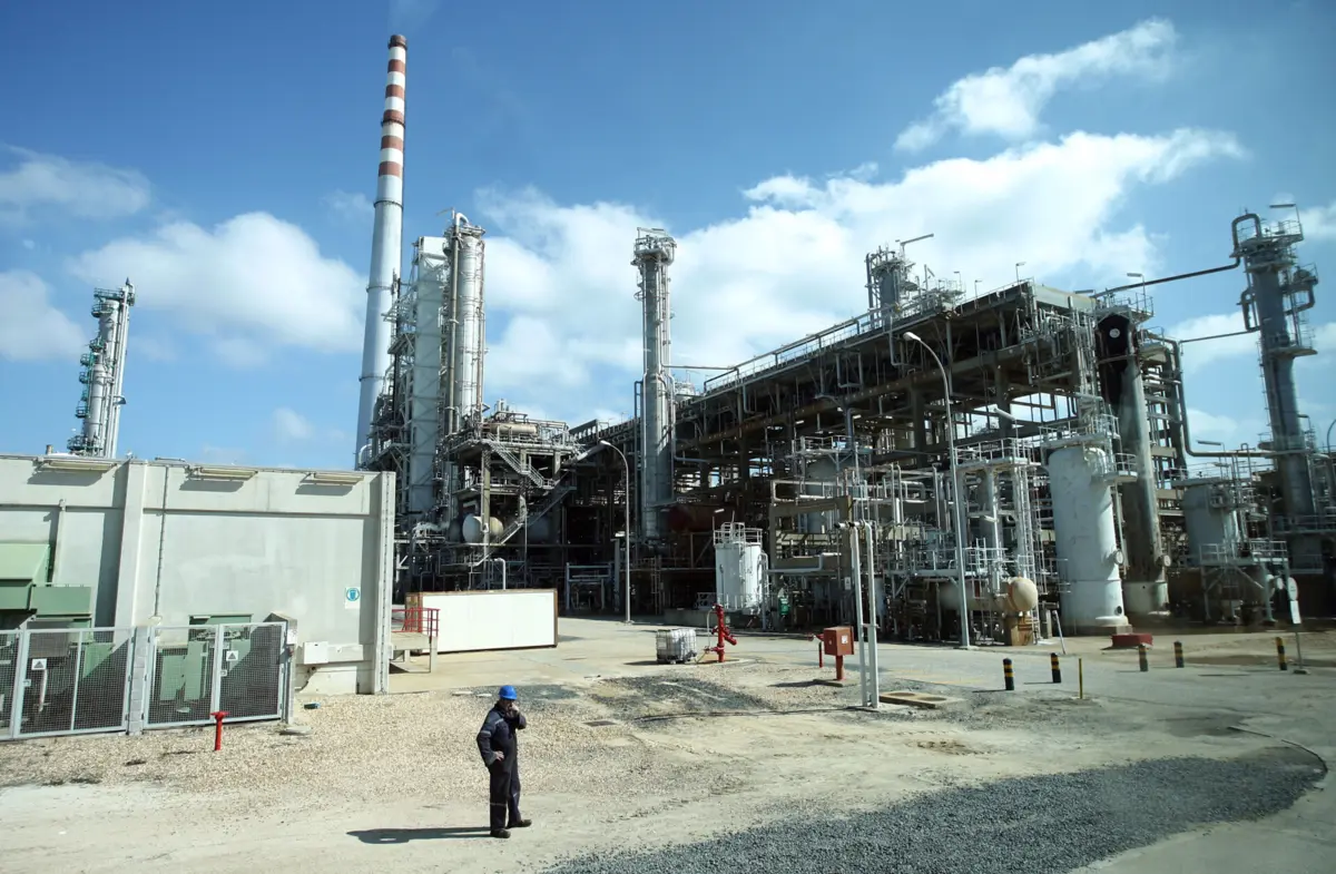 Imagem de contexto do artigo Trabalhador sofre queimaduras em acidente na refinaria de Sines