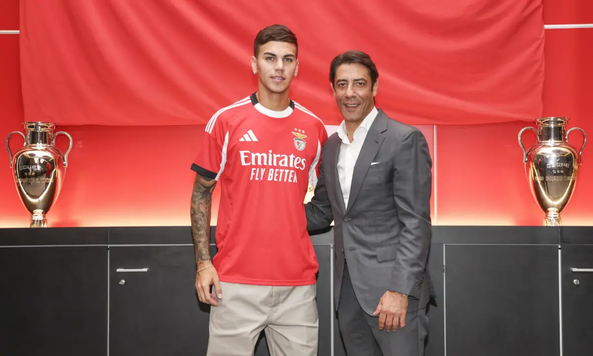 Médio argentino vai usar o número cinco nas águias