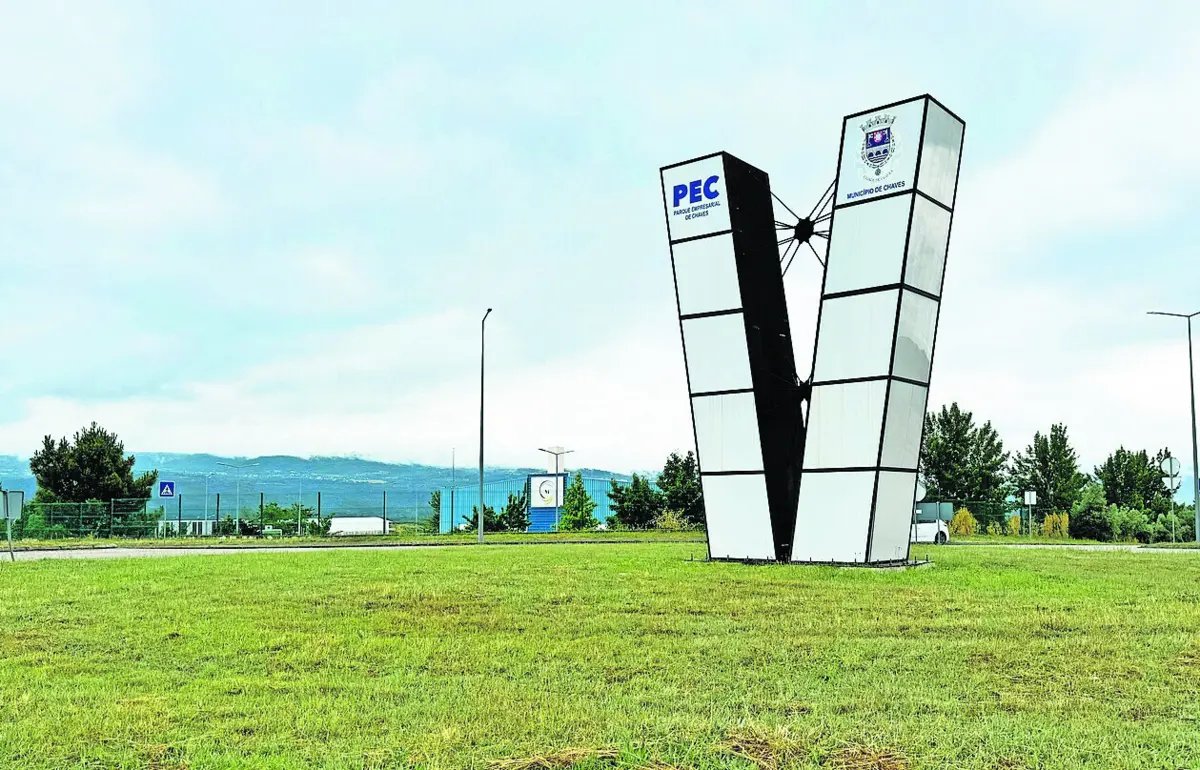 O projeto visa aumentar a capacidade de fornecimento de energia através de fontes renováveis ao parque empresarial