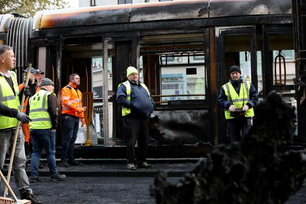 Durante a noite, irlandeses realizam manifestações anti-imigração depois de se saber que atacante é argelino