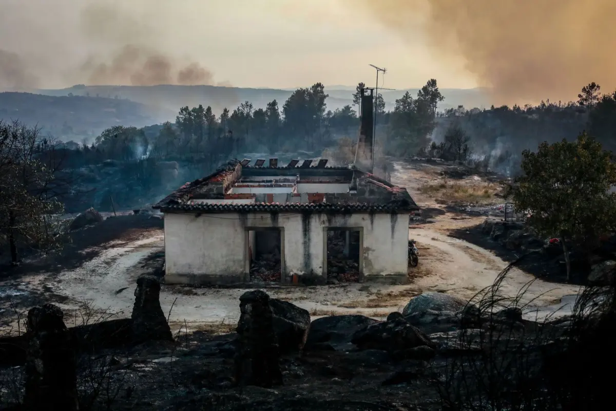 epa12298541 A house burnt by a wildfire fire that broke out four days earlier in the municipality of Trancoso and spread to the municipality of Fornos de Algodres, district of Guarda, in Aveleiras, 13 August 2025. EPA/MIGUEL PEREIRA DA SILVA