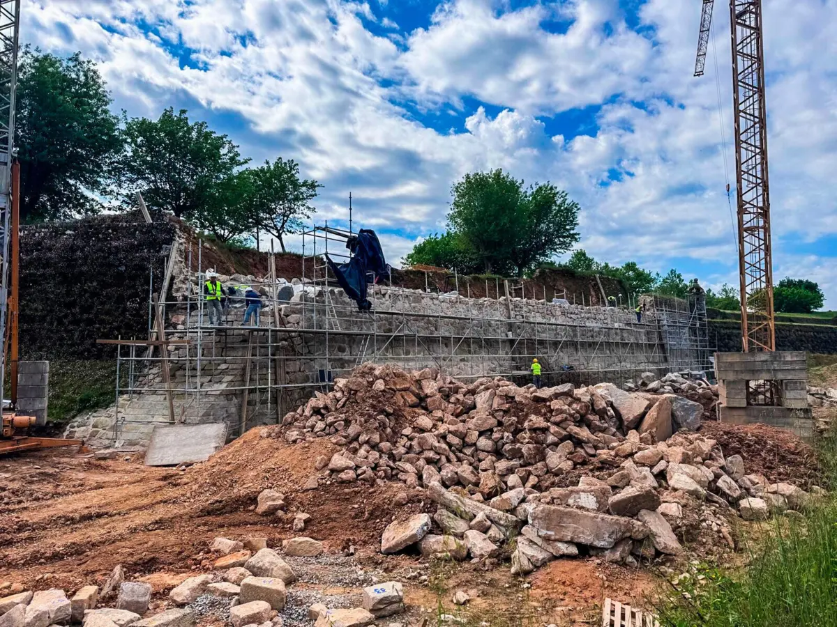 A obra tem um prazo de execução de 270 dias