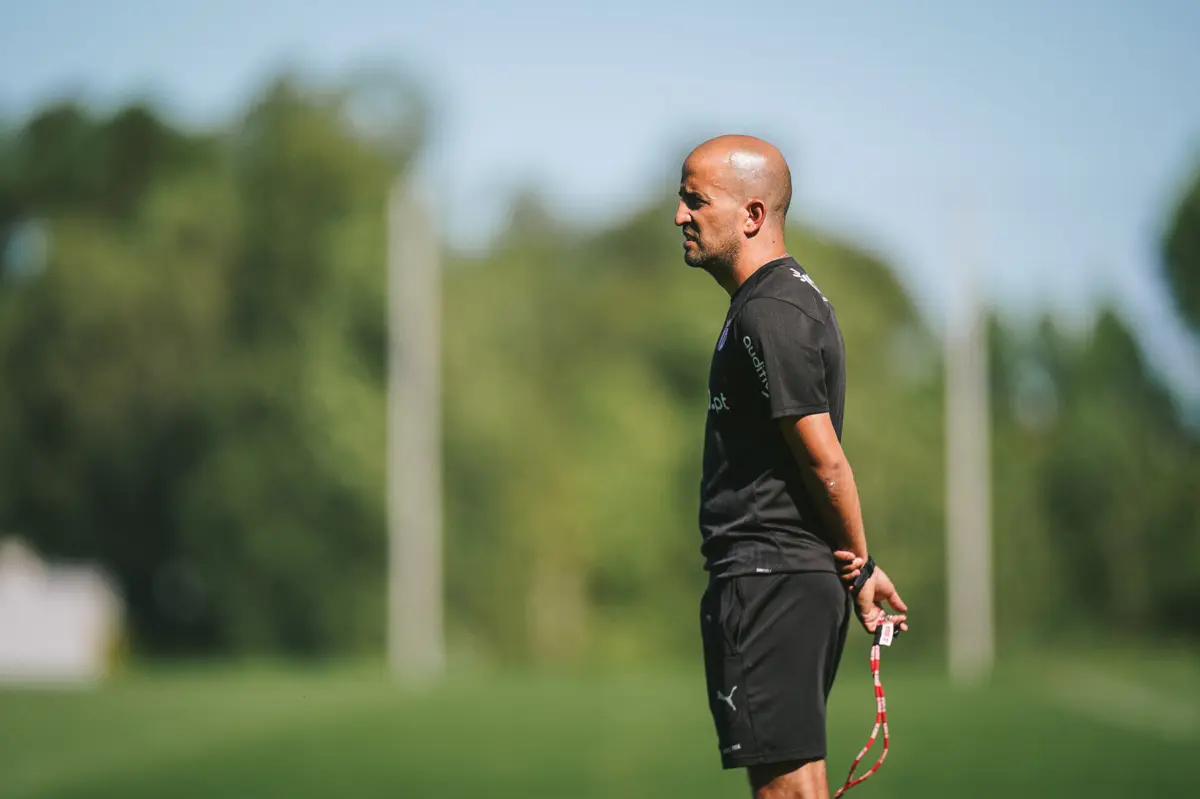 Daniel Sousa estreia-se, esta quinta-feira, como treinador principal em competições europeias