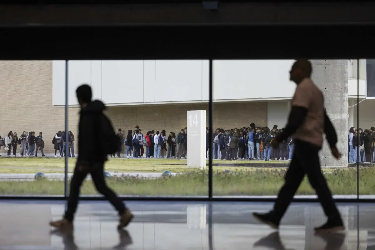 Primeira fase do concurso nacional de acesso ao Ensino Superior decorre até 5 de agosto. Os resultados são divulgados no dia 25.