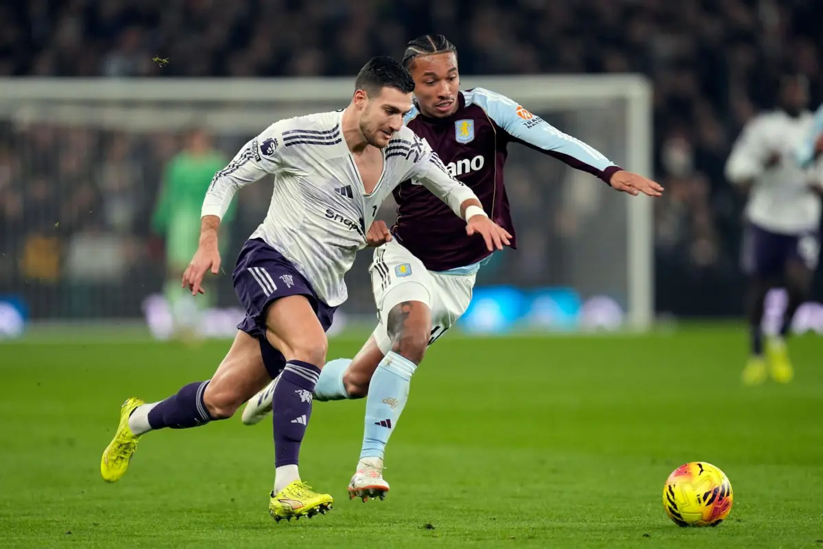 Internacional português foi titular na derrota frente ao Aston Villa