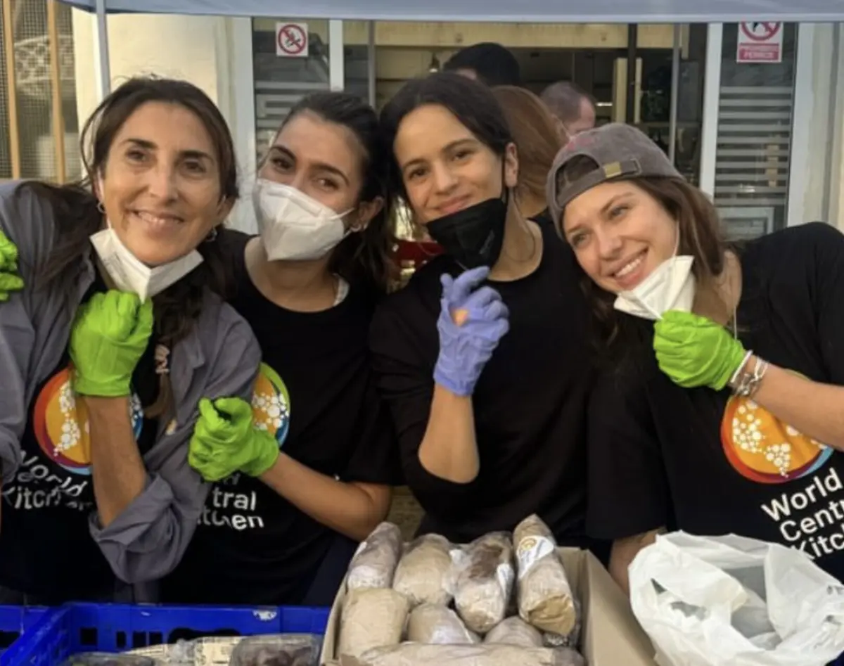 Rosalía (segunda a contar da direita) com Paz Padilla e a sua filha, Ana Ferrer, e Anita Matamoros