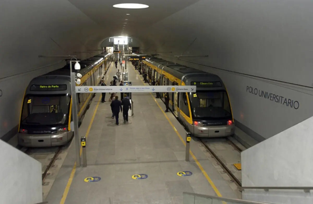 Estação de Metro do Polo Universitário era um dos locais escolhidos para os roubos