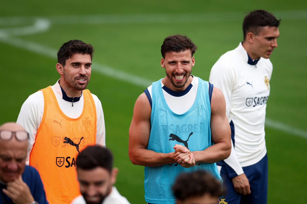 Rúben Dias junto dos colegas da seleção nacional