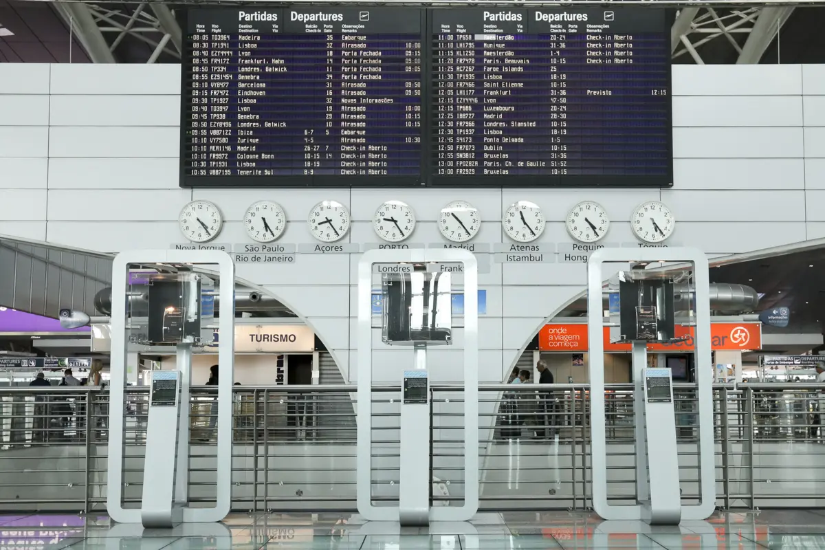 O suspeito foi abordado pela Polícia Judiciária assim que chegou ao aeroporto