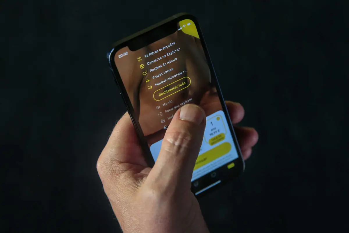 Pais descobriram no telemóvel da filha as razões do seu comportamento estranho