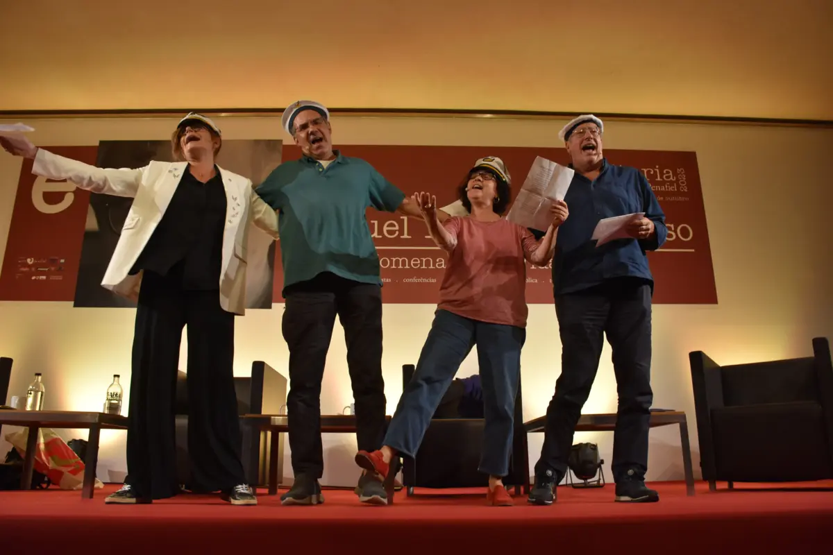 Participantes da tertúlia entoaram um tema escrito em 1984 por Miguel Esteves Cardoso