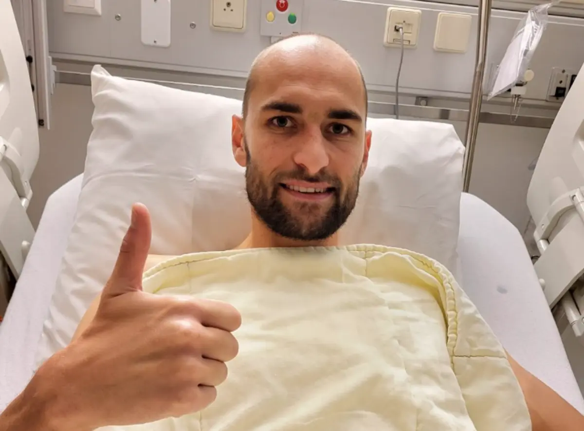 Bas Dost está no hospital
