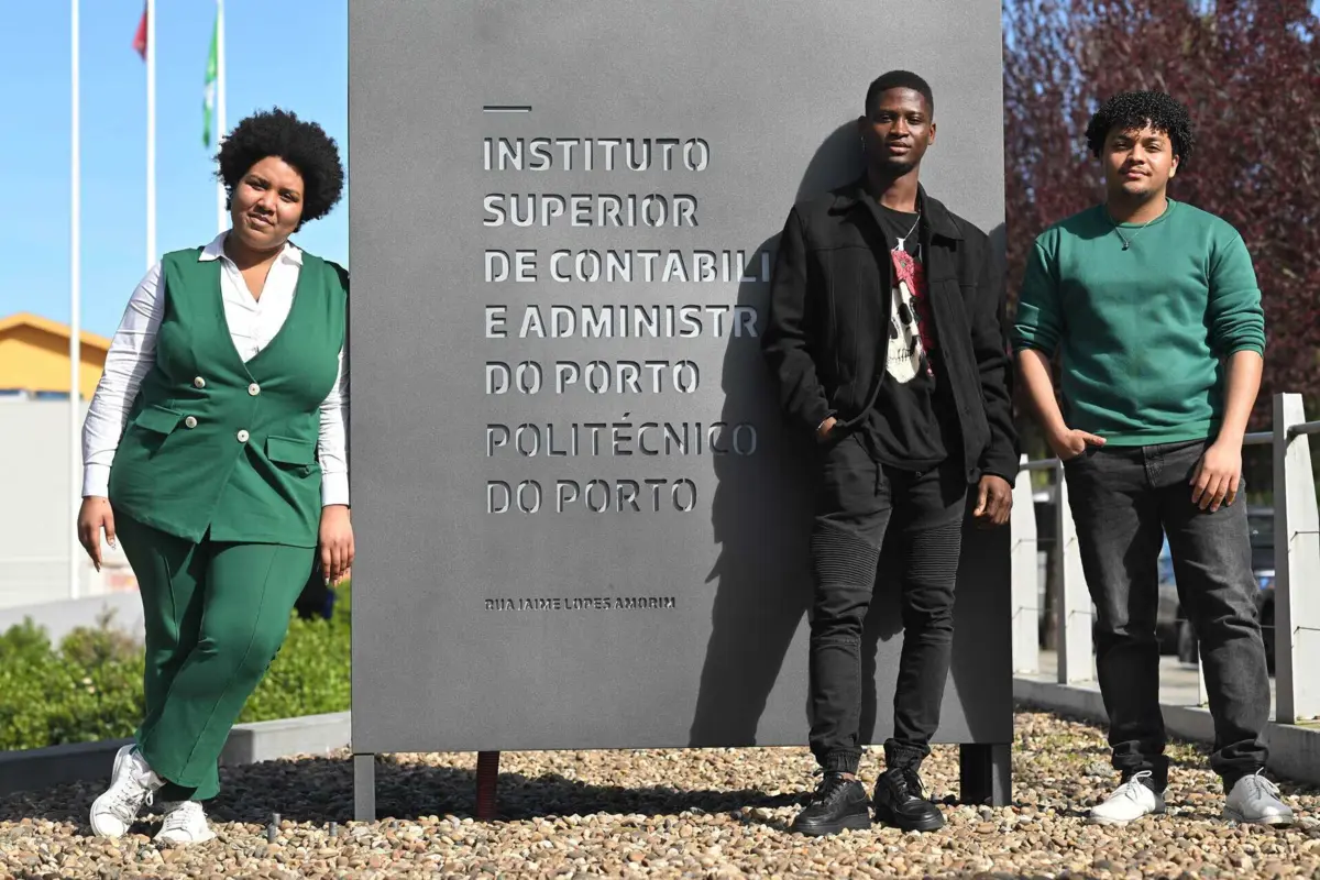 Larissa e Nuno (de verde) prometem ajudar colegas que recorram ao AASA. Ivaristo (ao centro) deverá ser um dos beneficiados