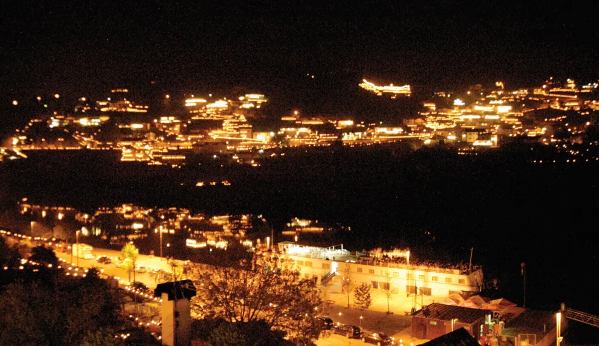 Imagem de contexto do artigo Espetáculo único de brilho e fé acontece nas margens do Tâmega e Douro