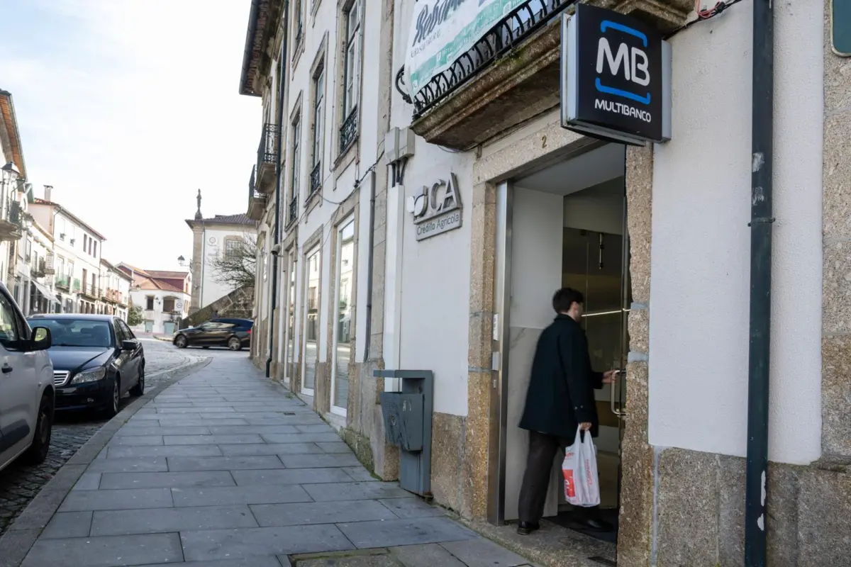Balcão da Caixa Crédito Agrícola é um dos dois que Ponte da Barca tem