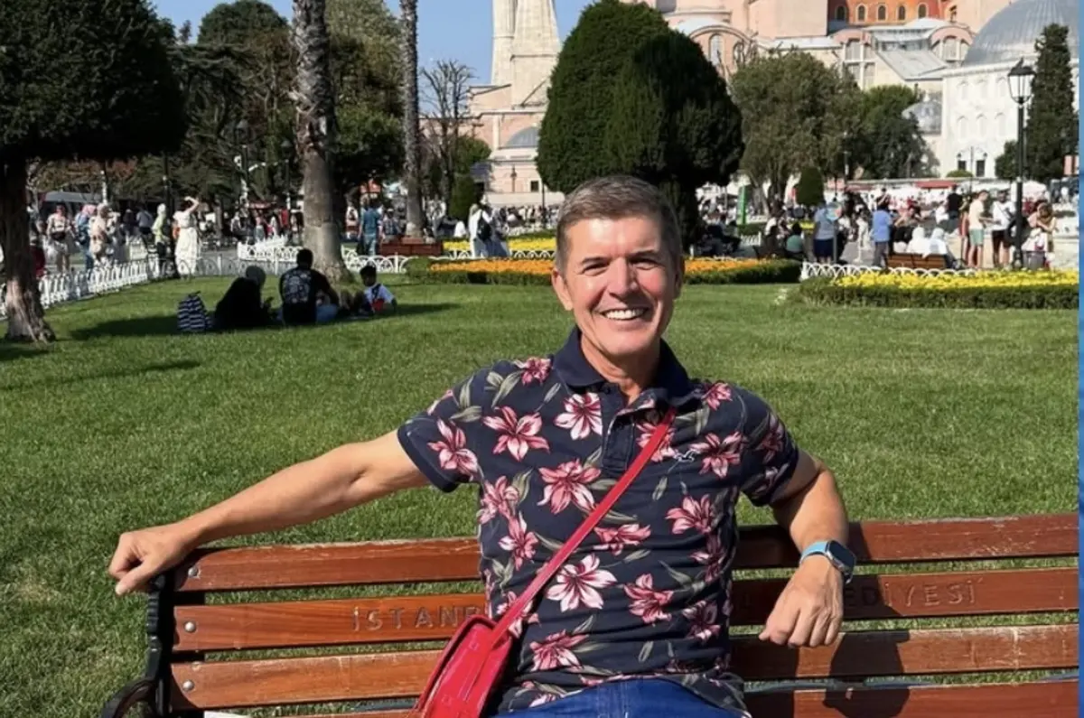 O popular apresentador da SIC foi fotografado nos jardins junto à mesquita Hagia Sophia