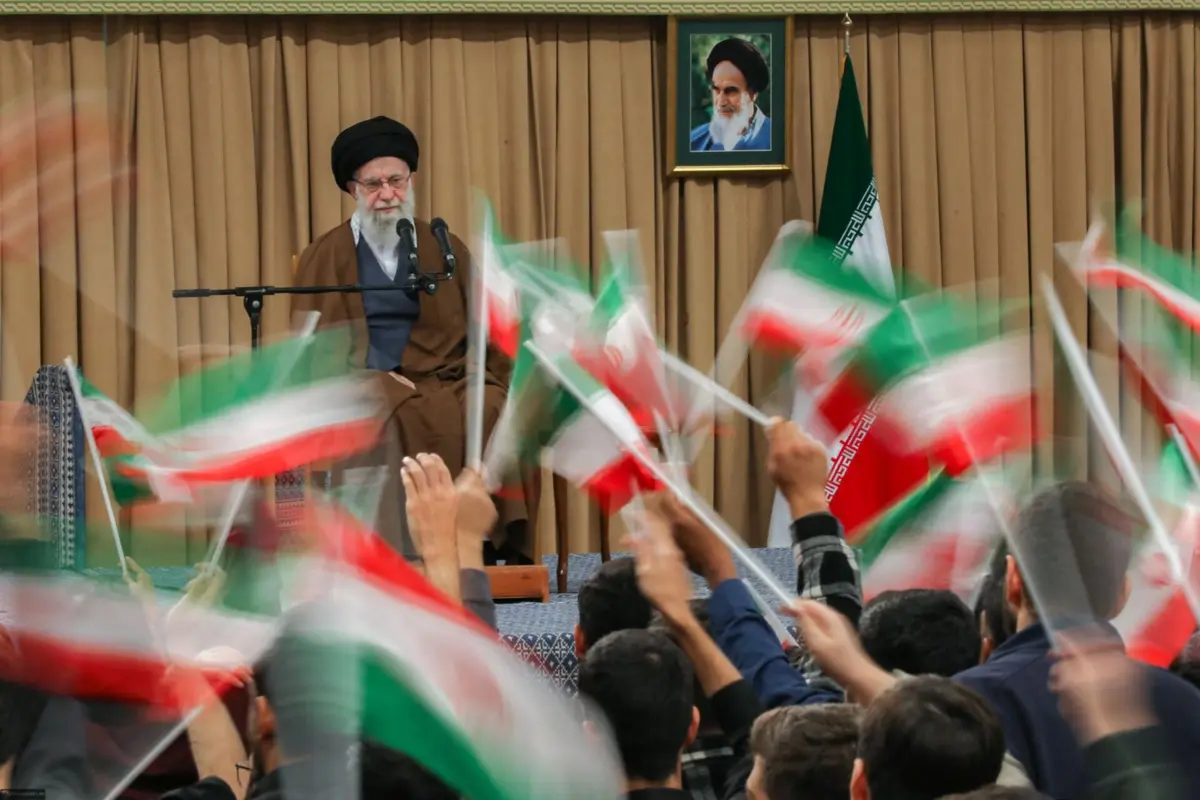 A ameaça surge depois de o líder supremo, "ayatollah" Ali Khamenei, ter dito que o país "ia iniciar" uma repressão