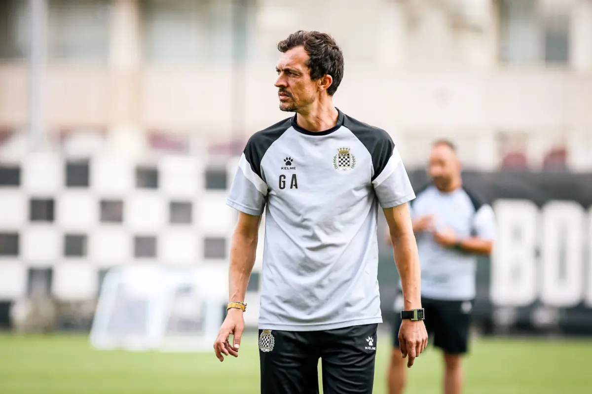 Gilberto Andrade assume, de forma interina, o comando do Boavista e orienta, este domingo, a equipa axadrezada no terreno do Estoril