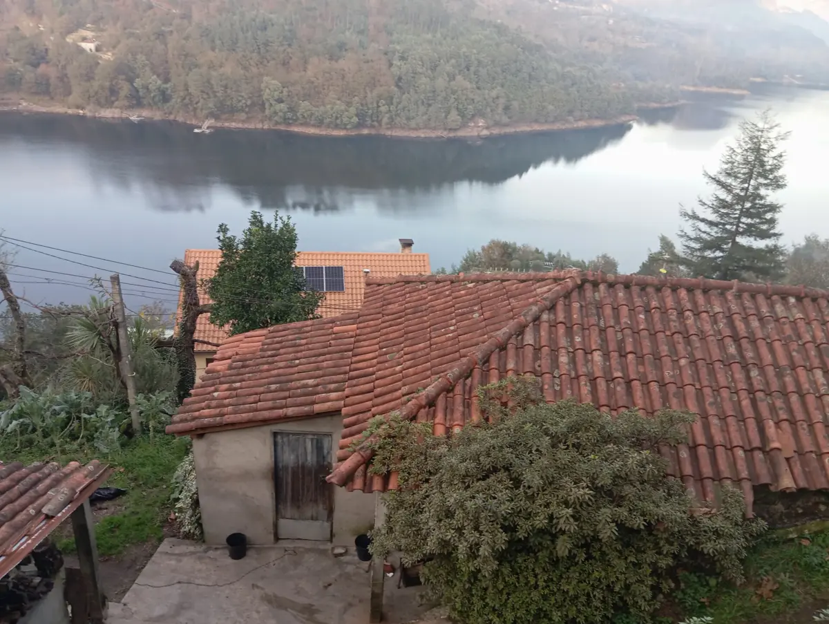 A residência onde a idosa vivia sozinha