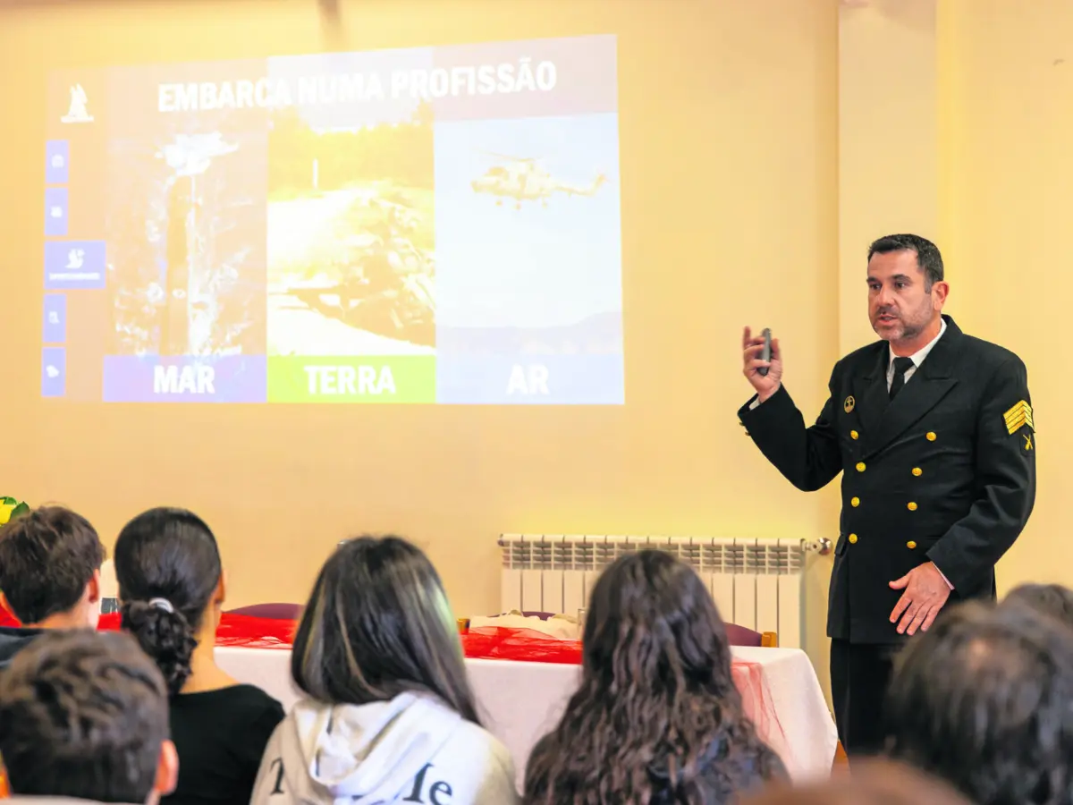 Marinha reuniu com alunos da escola EB 2,3 da Abelheira