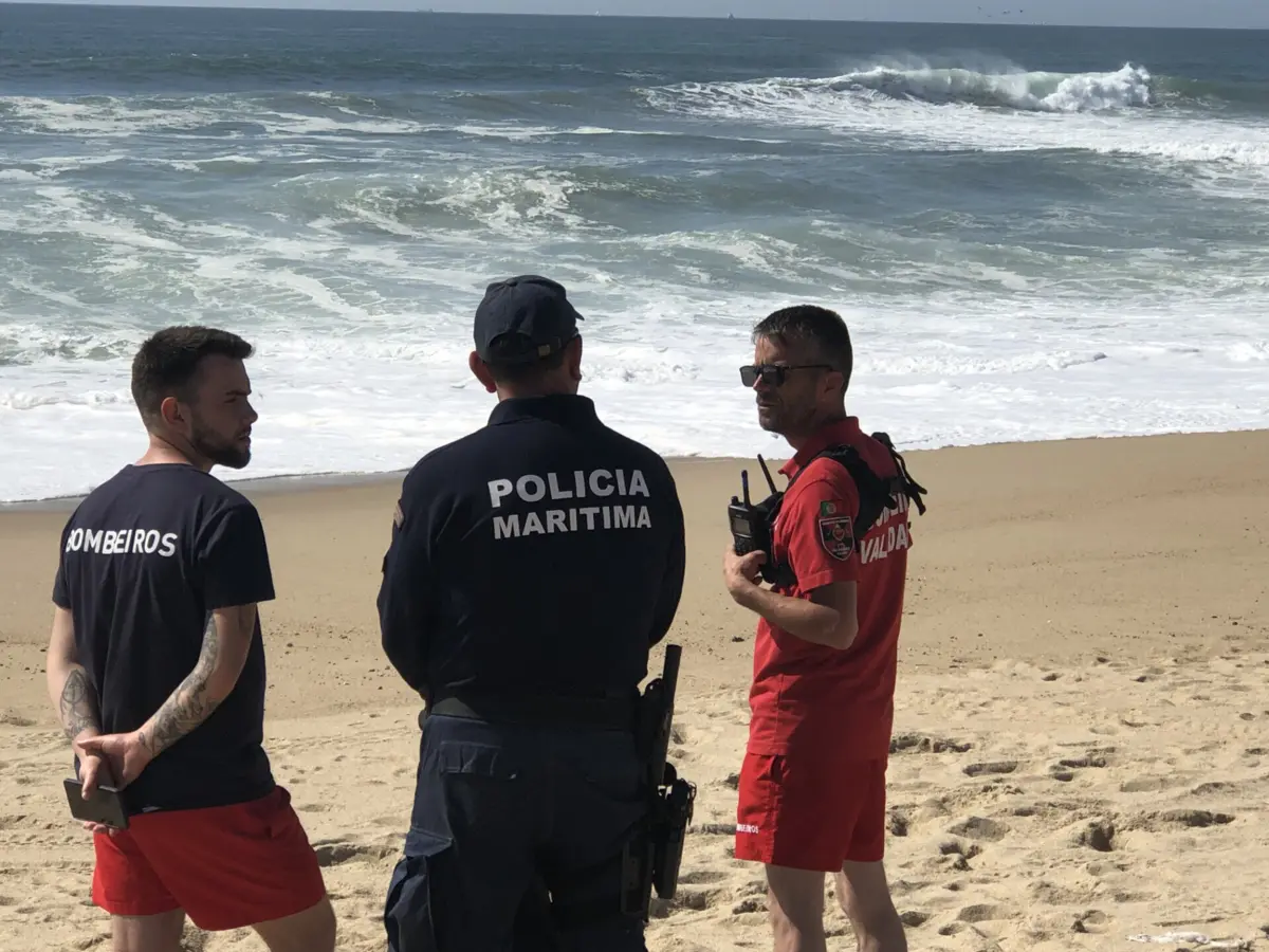 Nas operações de socorro participam mais de 30 elementos