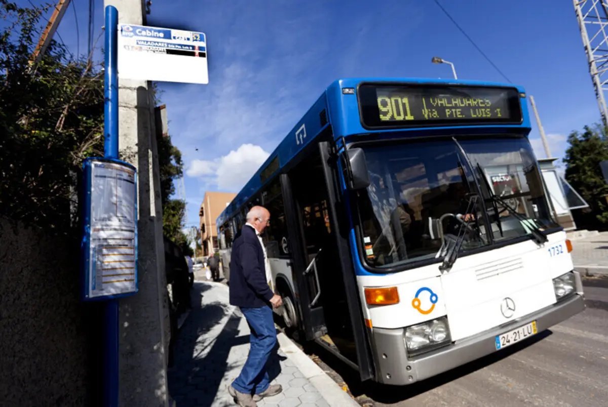 Imagem de contexto do artigo Gaia vai comparticipar passes dos reformados com mais de 65 anos em 2025
