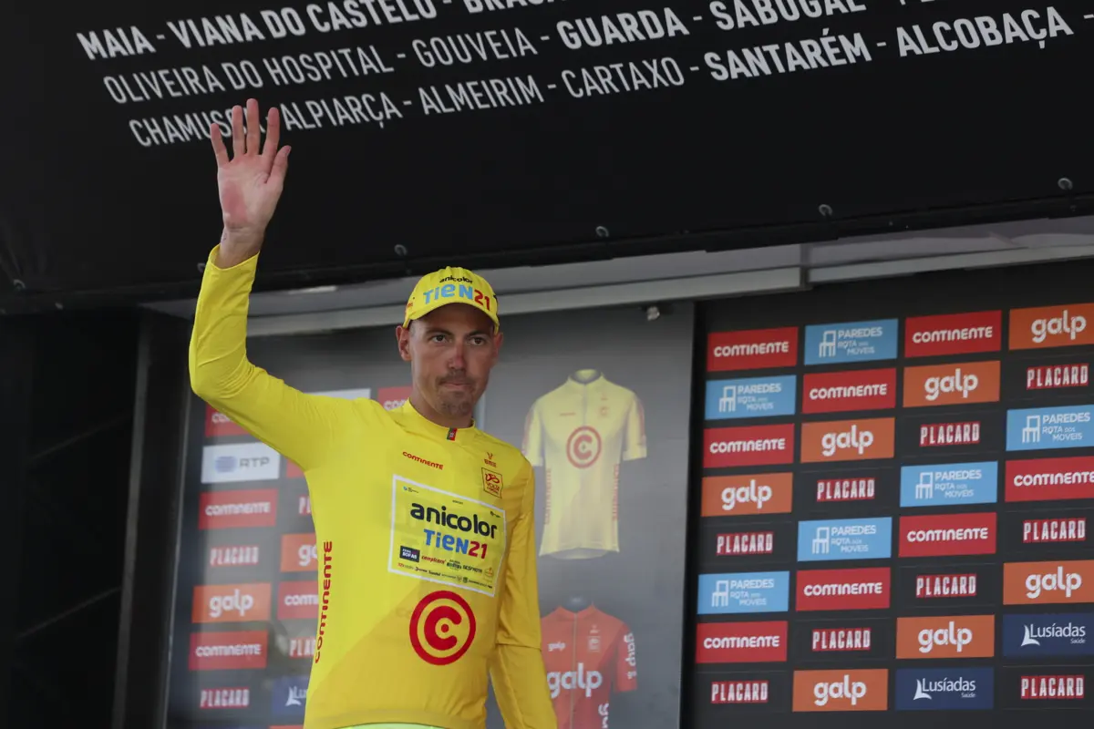 Artem Nych vestiu a camisola amarela na subida à Senhora da Graça, na 4.ª etapa da Volta