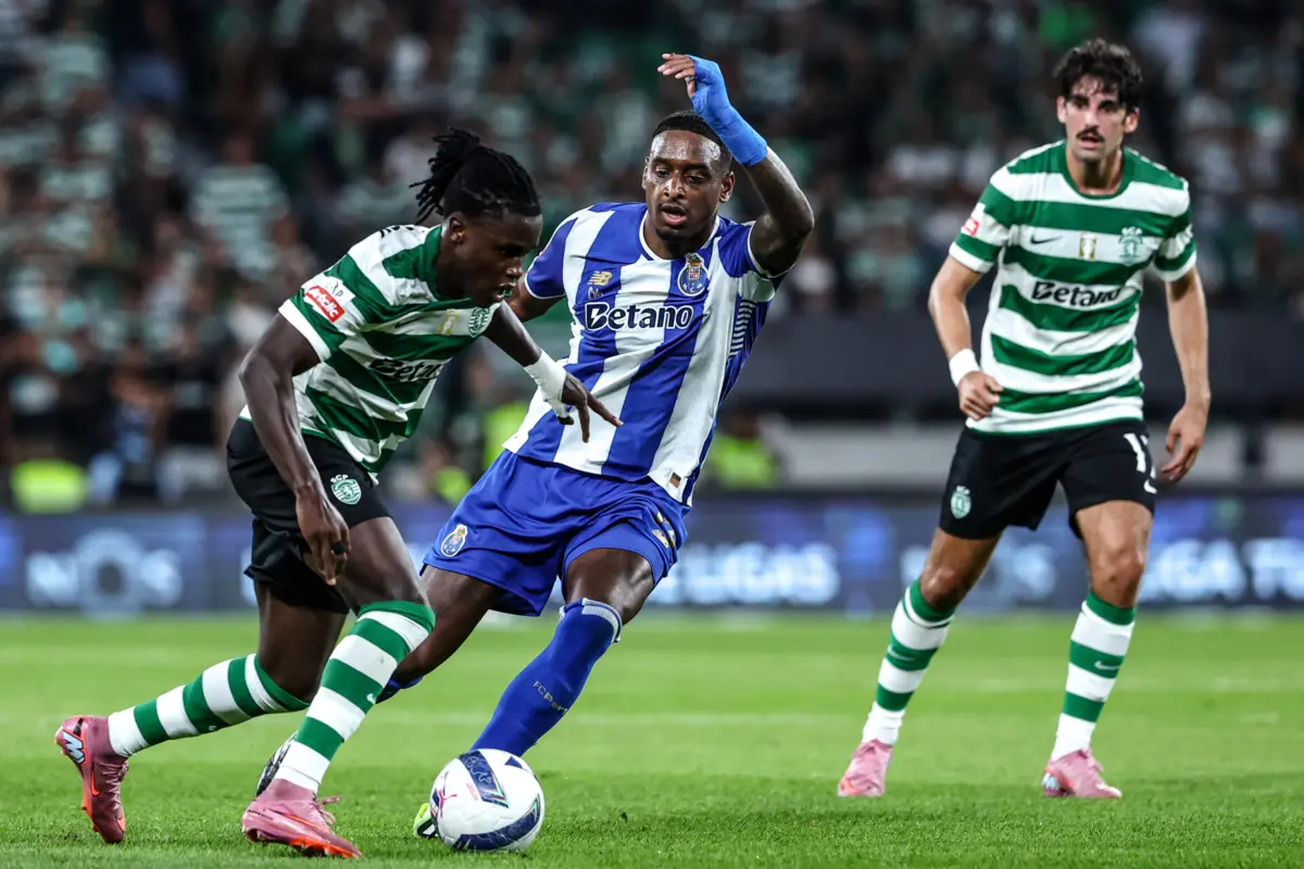 No jogo da primeira volta, o F. C. Porto venceu o Sporting por 1-2