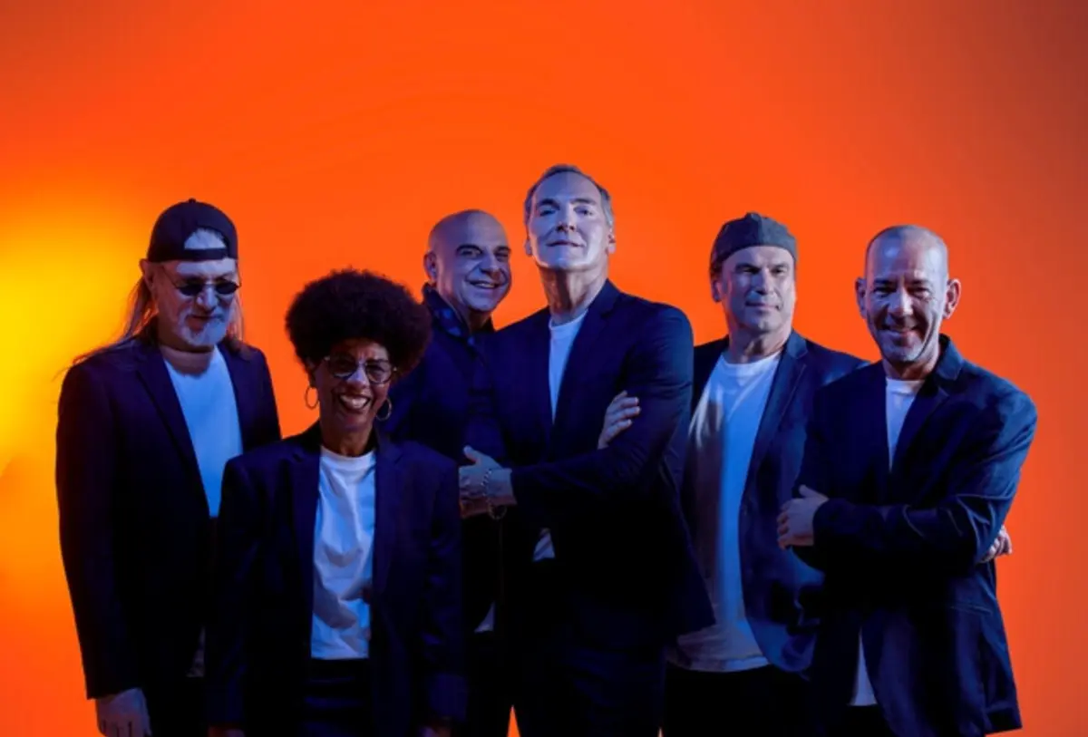 Delfins: Rui Fadigas (baixo), Dora Fidalgo (voz), Jorge Quadros (bateria), Miguel Ângelo (voz principal), Fernando Cunha (guitarra, voz), Luís Sampaio (teclas).