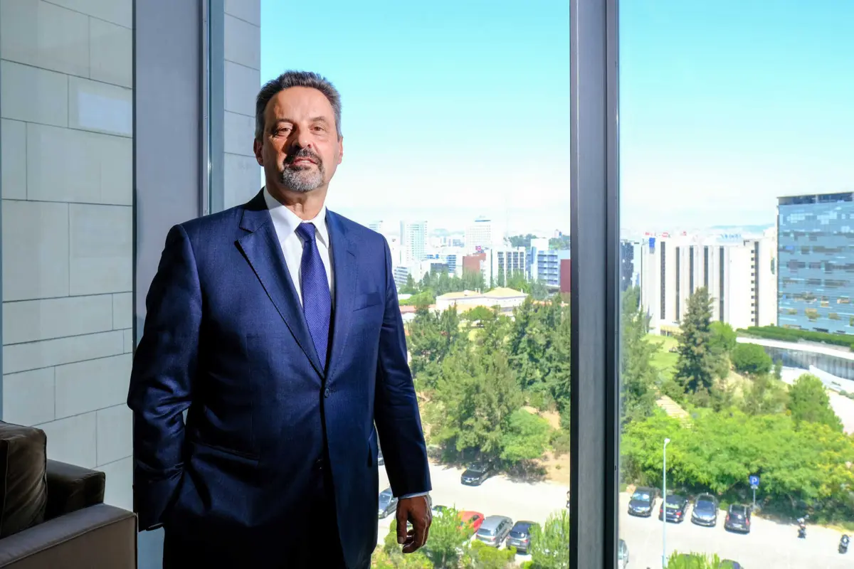 João Sàágua acumula dois salários, o de docente e o de reitor