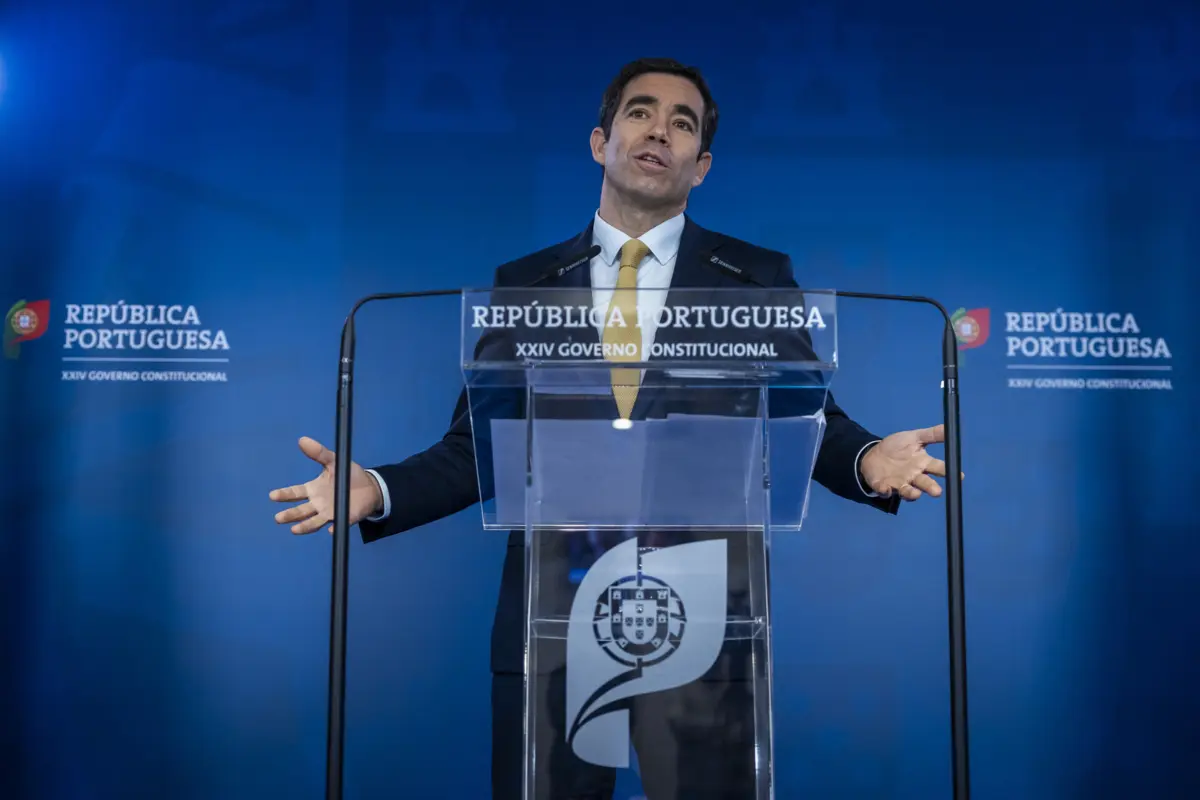 “Quando faltam ideias e palavras e soluções aos atores políticos, abundam as invenções", diz António Leitão Amaro