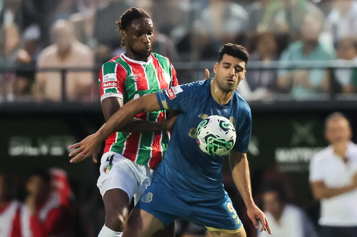 Taremi está de volta ao onze do F. C. Porto