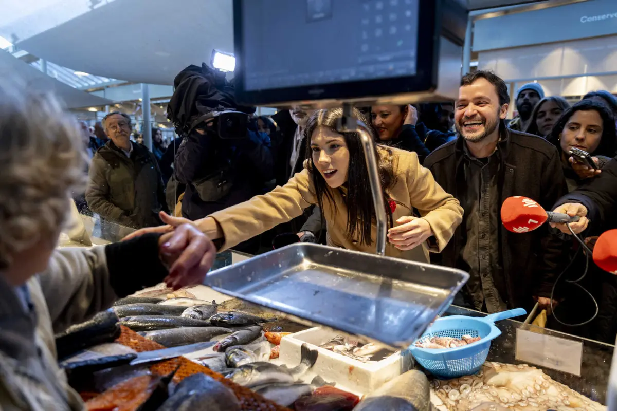 Caravana do Bloco passou (e alongou-se) pelo Mercado do Bolhão, no Porto
