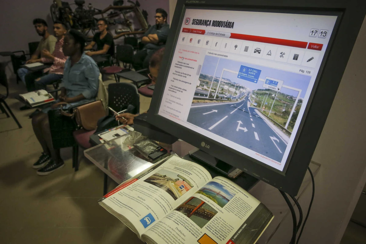 Factos ocorreram durante a realização de uma prova teórica para a obtenção de carta de condução