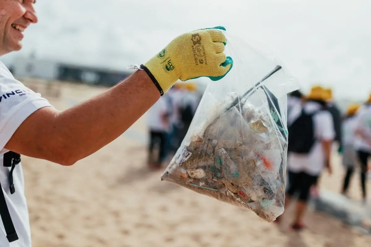 Toidos os anos são recolhidas toneladas de lixo