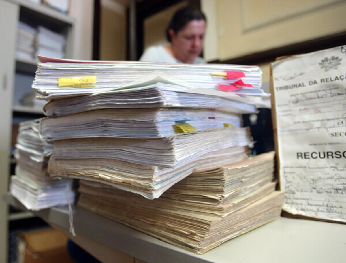 O que antes se dizia em 10 páginas hoje diz-se em 100, critica manifesto