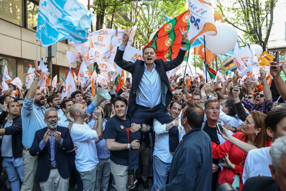 "Tenho a certeza que, na segunda-feira, teremos um país com todas as condições de governabilidade", disse Montenegro