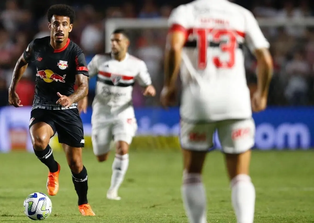 No Brasileirão, os primeiros cinco classificados estão distanciados apenas por cinco pontos.