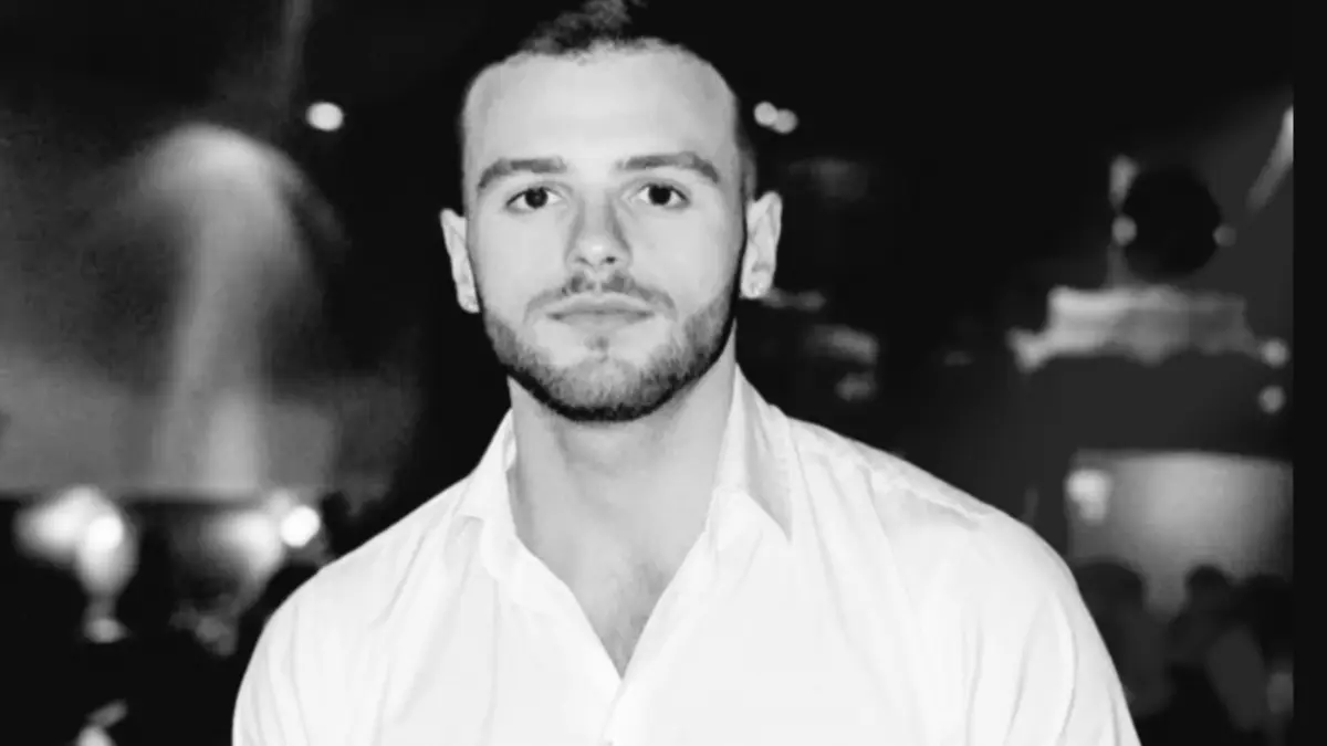 Estudante de 24 anos morre ao cair de telhado para recuperar telemóvel perdido - JN