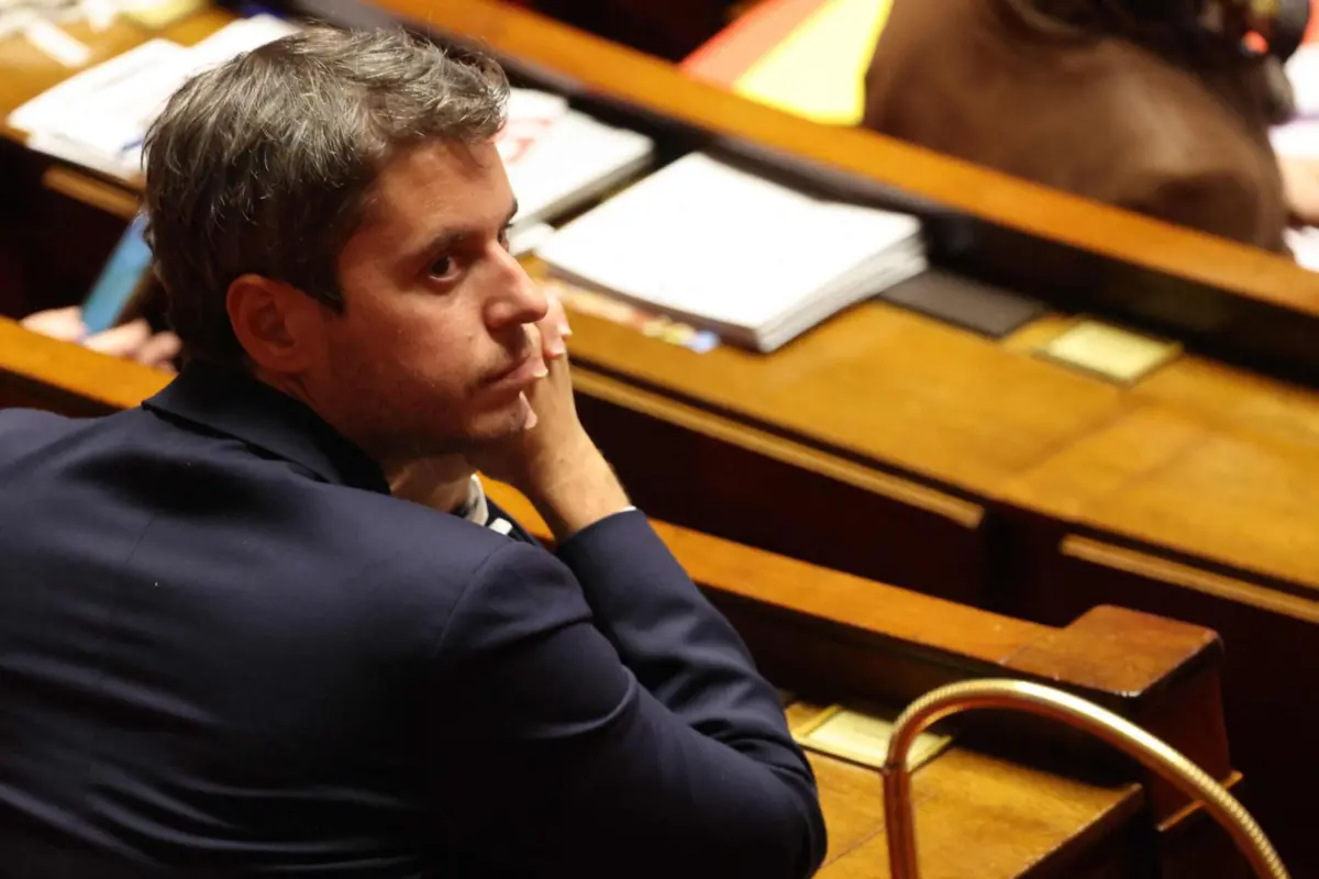 Gabriel Attal, antigo primeiro-ministro, estima que restrição entre em vigor em setembro