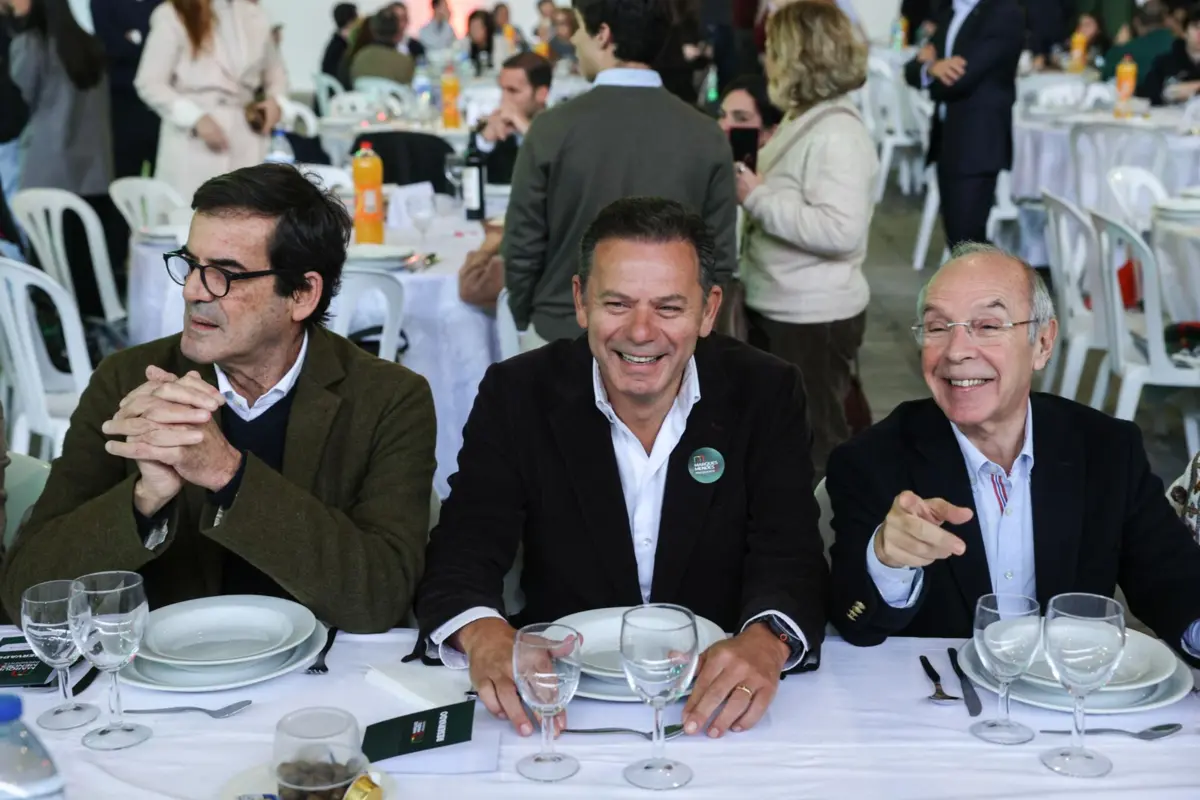 Luís Montenegro e Rui Moreira ao lado de Marques Mendes, que é apoiado pelo PSD