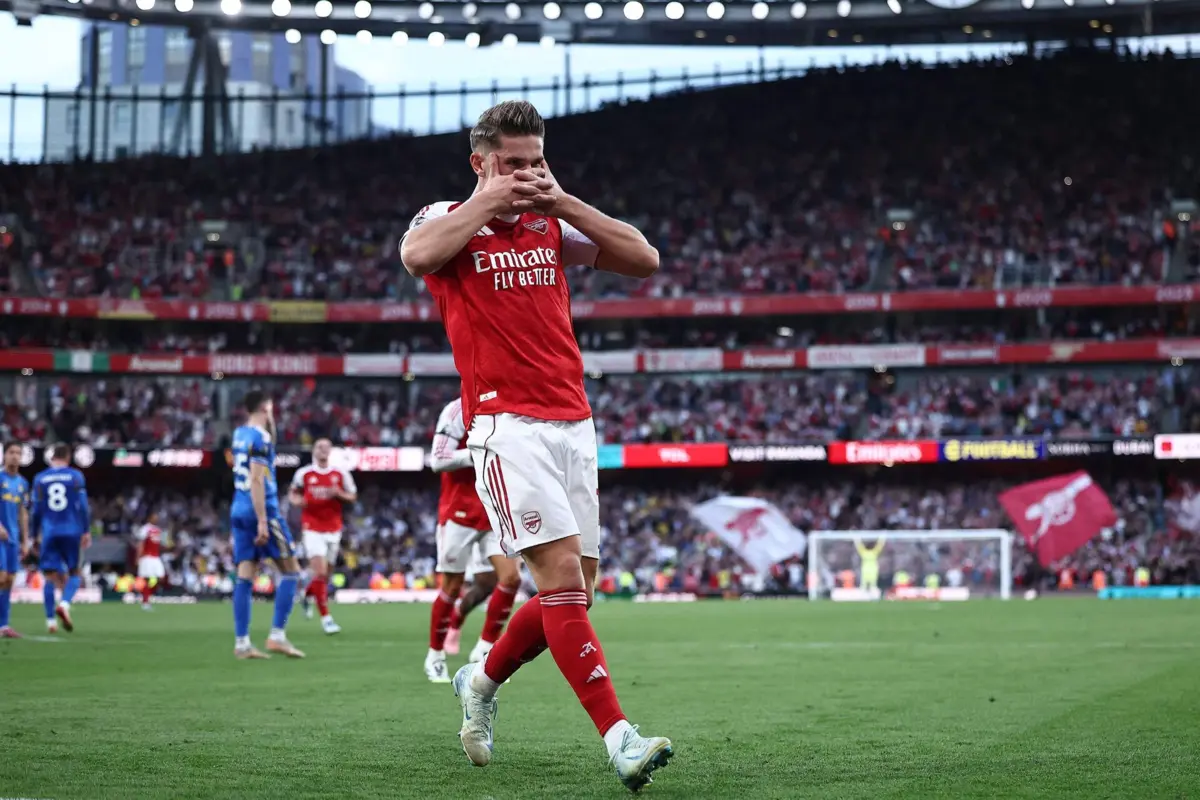 Gyokeres a festejar com a "máscara"