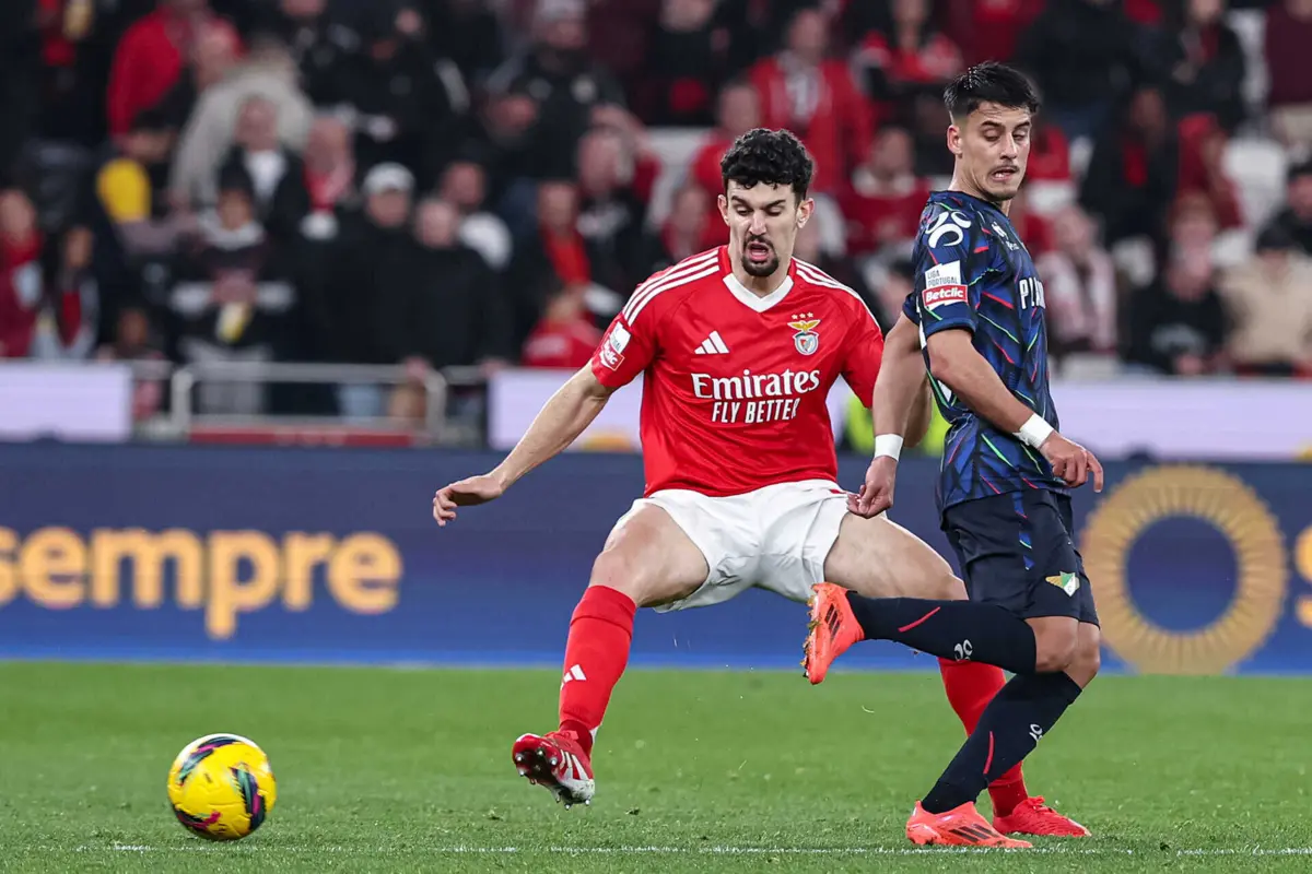 Tomás Araújo com Benny, no jogo no Mónaco